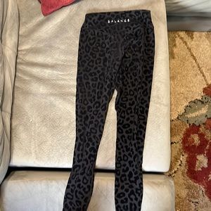 Balance athletica now vitality Large Lux panther leggings